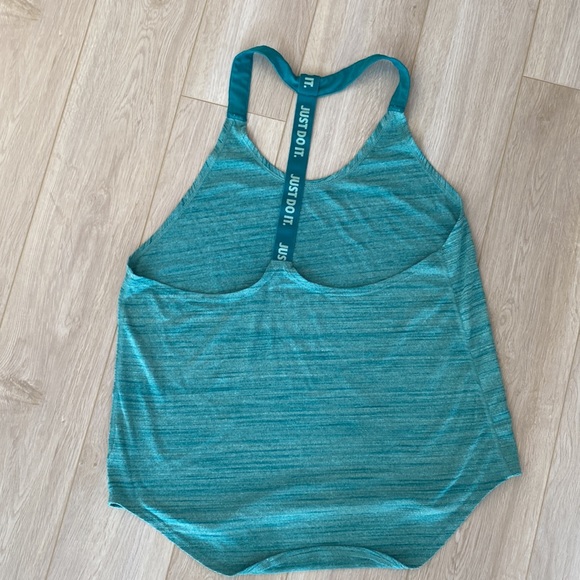 Size medium Nike workout tank - Picture 2 of 2